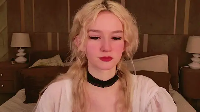 Snapshot of NaomiLoys chatting on 03/11/25, 12:00 NaomiLoys online show from 03/11/25, 12:00