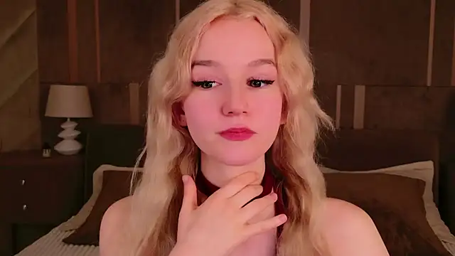 Snapshot of NaomiLoys chatting on 03/22/25, 10:37 NaomiLoys online show from 03/22/25, 10:37