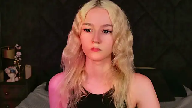 Snapshot of NaomiLoys chatting on 09/08/25, 08:19 NaomiLoys online show from 09/08/25, 08:19