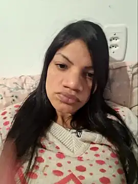 Snapshot of charllottebrasilian chatting on 06/18/26, 01:17 charllottebrasilian online show from 06/18/26, 01:17