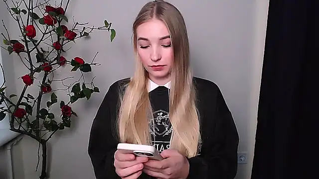 Queen ofLove online show from 11/14/25, 02:16