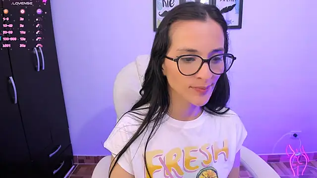 Snapshot of mariaan_m_ chatting on 01/04/25, 11:27 mariaan m online show from 01/04/25, 11:27