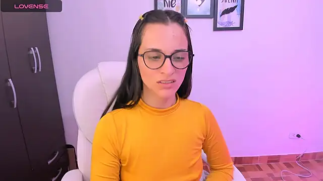 Snapshot of mariaan_m_ chatting on 02/11/25, 11:44 mariaan m online show from 02/11/25, 11:44