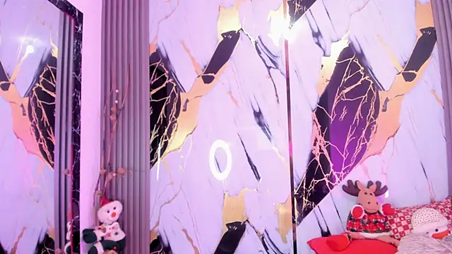 Snapshot of sophiee_evanss_ chatting on 12/18/24, 12:40 sophiee evanss online show from 12/18/24, 12:40