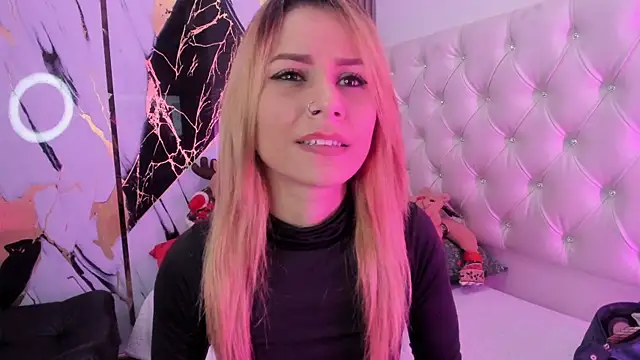 Snapshot of sophiee_evanss_ chatting on 12/21/24, 09:23 sophiee evanss online show from 12/21/24, 09:23