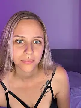 lunawolf21 online show from 09/18/25, 06:26