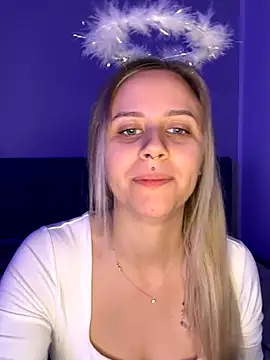 lunawolf21 online show from 12/04/25, 07:39