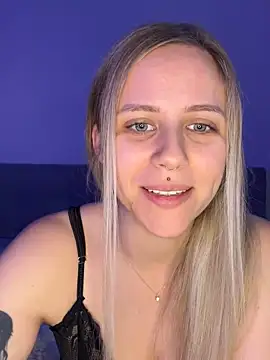 lunawolf21 online show from 12/18/25, 07:36