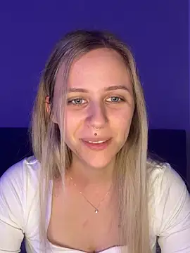 lunawolf21 online show from 12/23/25, 07:28