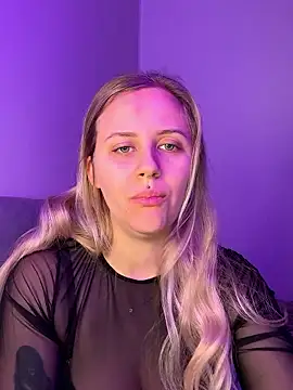 lunawolf21 online show from 01/19/26, 07:23