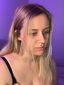 lunawolf21 online show from 02/04/26, 07:25