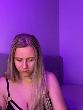 lunawolf21 online show from 02/05/26, 07:35