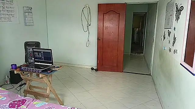 luxandracon23 online show from 02/24/25, 07:52