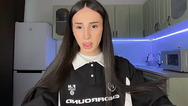 Kim Oberlin  online show from 02/11/26, 02:00