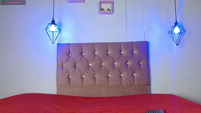 couple lovelyds online show from 02/19/25, 12:33