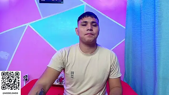 Snapshot of couple_lovelyds chatting on 01/08/26, 08:33 couple lovelyds online show from 01/08/26, 08:33