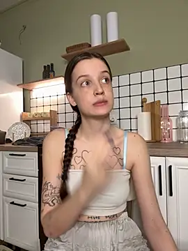 Snapshot of Sweet_Evva chatting on 12/04/25, 06:38 Sweet Evva online show from 12/04/25, 06:38