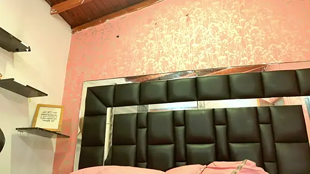 Snapshot of Sofia_martiin chatting on 11/11/25, 03:06 Sofia martiin online show from 11/11/25, 03:06