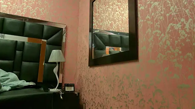 Snapshot of Sofia_martiin chatting on 11/15/25, 03:04 Sofia martiin online show from 11/15/25, 03:04