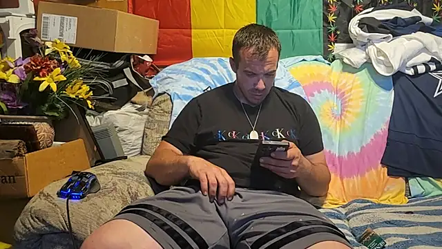 Snapshot of ScubaStevex chatting on 06/04/26, 11:05 ScubaStevex online show from 06/04/26, 11:05