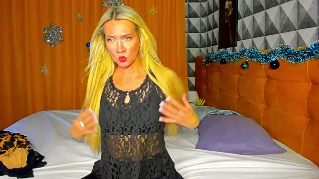 Luna  Lewis online show from 12/29/24, 02:31