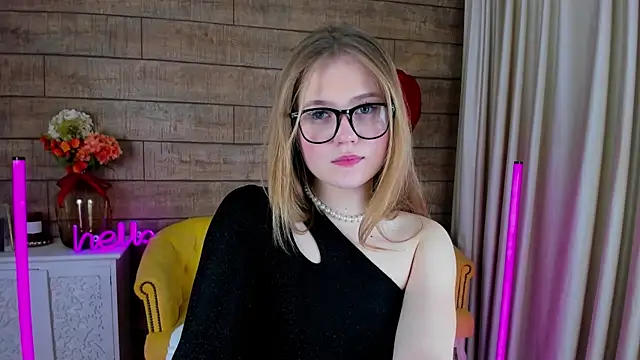 Snapshot of SelinSwarovski chatting on 02/17/25, 10:58 SelinSwarovski online show from 02/17/25, 10:58