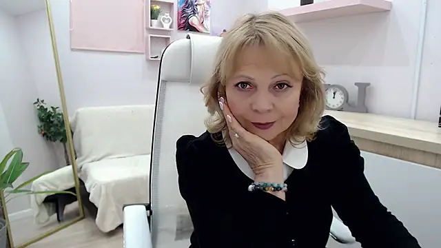 Milla Cutie18 online show from 03/03/25, 09:00