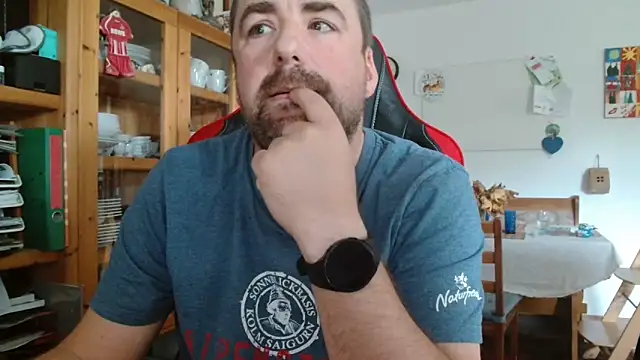 Snapshot of Ger_man_83 chatting on 10/31/25, 09:32 Ger man 83 online show from 10/31/25, 09:32