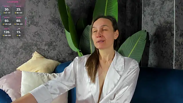 Lillian White online show from 12/01/25, 12:04