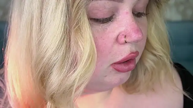 ZaraReignn online show from 04/15/26, 07:54