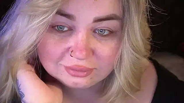 ZaraReignn online show from 04/21/26, 02:51