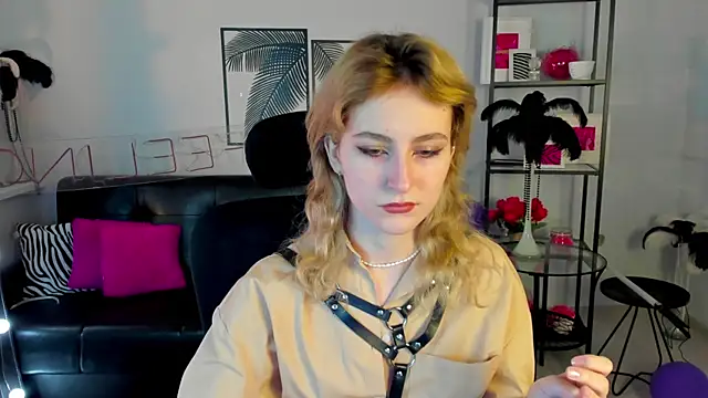 LuxRayi online show from 01/25/25, 02:58