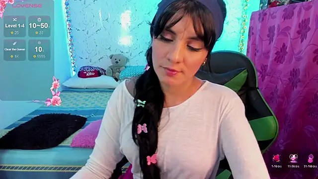 Snapshot of elissa_iris chatting on 10/28/25, 02:04 elissa iris online show from 10/28/25, 02:04