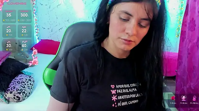 Snapshot of elissa_iris chatting on 10/29/25, 02:03 elissa iris online show from 10/29/25, 02:03