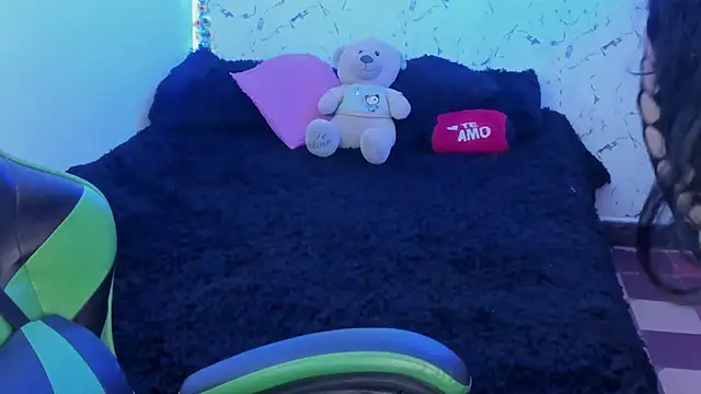 elissa iris online show from 04/19/26, 01:49