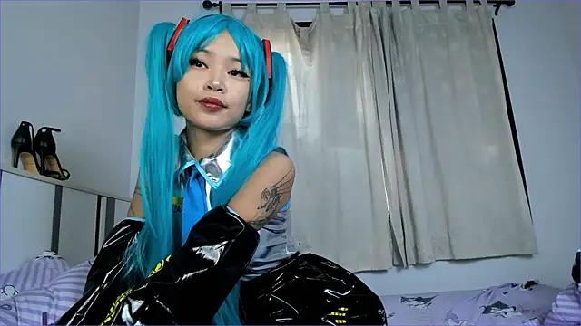 Snapshot of alina_dream chatting on 02/15/25, 04:36 alina dream online show from 02/15/25, 04:36