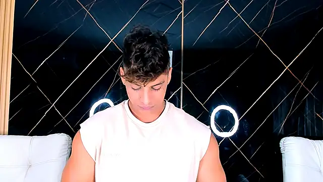 Owen Muzcle online show from 09/30/25, 03:55