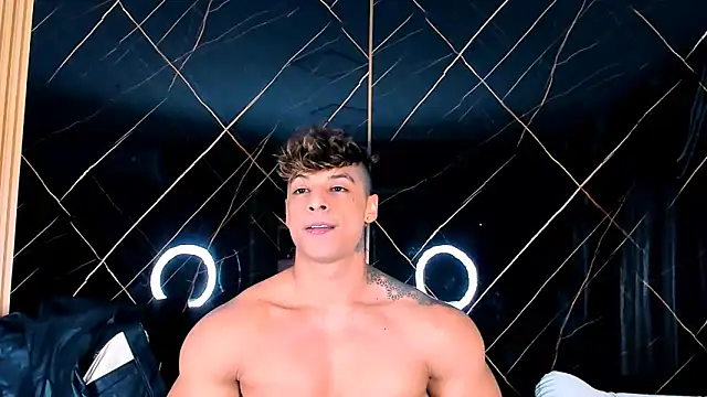 Owen Muzcle online show from 10/15/25, 05:24