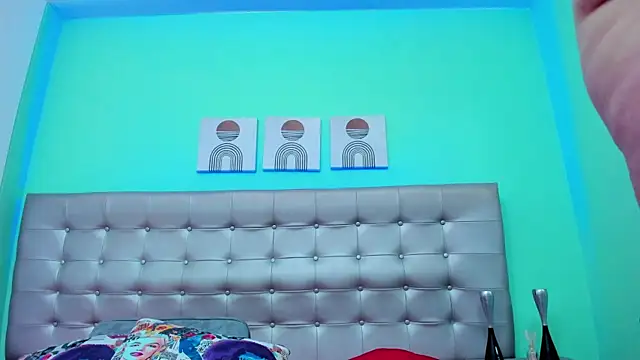 selena castillo online show from 02/12/25, 03:51