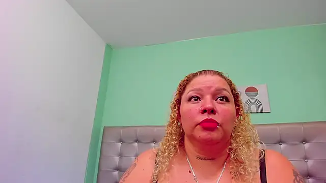 selena castillo online show from 02/13/25, 04:11