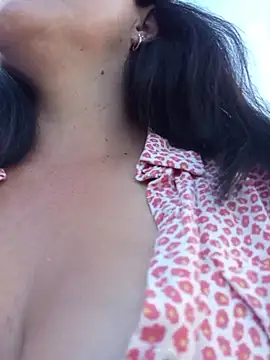 Snapshot of celeste-30_ chatting on 10/15/25, 01:33 celeste-30 online show from 10/15/25, 01:33