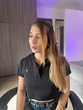 SophieRaily  online show from 12/18/25, 04:35