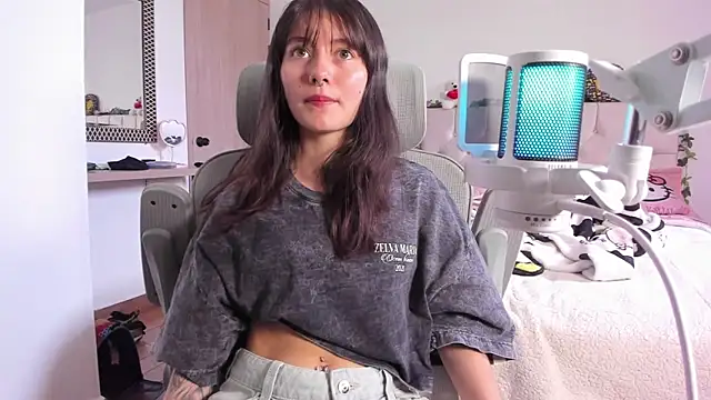 Snapshot of Sakito_Tokio chatting on 10/30/25, 04:52 Sakito Tokio online show from 10/30/25, 04:52