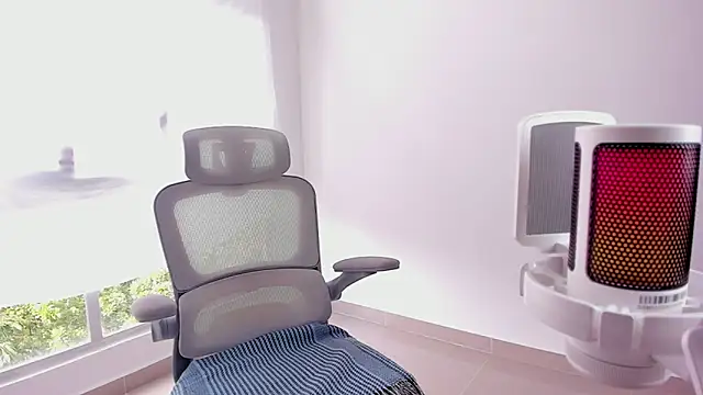 Snapshot of Sakito_Tokio chatting on 12/15/25, 08:24 Sakito Tokio online show from 12/15/25, 08:24