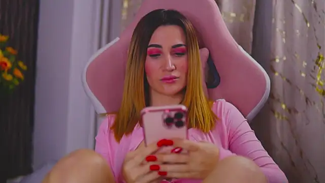 Snapshot of KimSkyex chatting on 02/13/25, 05:54 KimSkyex online show from 02/13/25, 05:54