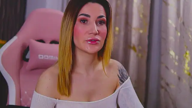 Snapshot of KimSkyex chatting on 02/17/25, 10:36 KimSkyex online show from 02/17/25, 10:36