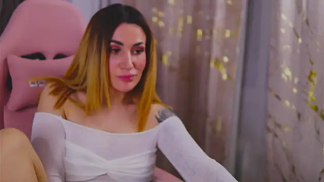 Snapshot of KimSkyex chatting on 02/18/25, 04:48 KimSkyex online show from 02/18/25, 04:48