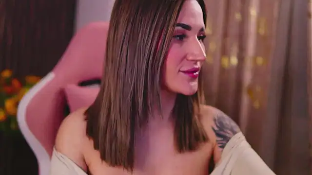 Snapshot of KimSkyex chatting on 03/08/25, 11:18 KimSkyex online show from 03/08/25, 11:18