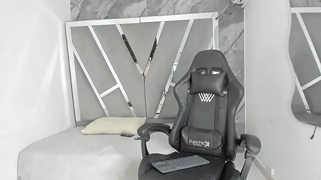 Mia petite01 online show from 03/13/26, 08:48