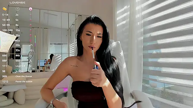 missdiamond  online show from 10/30/25, 08:16